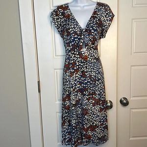 Cupshe blue and white floral midi cap sleeve dress with cutout women’s size M